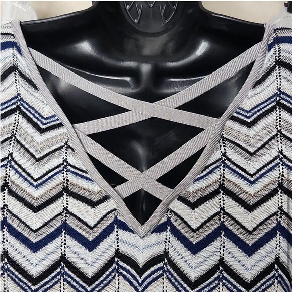 White House Black Market Chevron Long Sleeve Knit V-Neck Blouse Size Small - Picture 5 of 10
